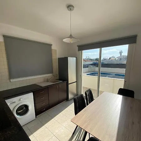Cosy Apartment In Kato Paphos With Pool Access Exterior photo
