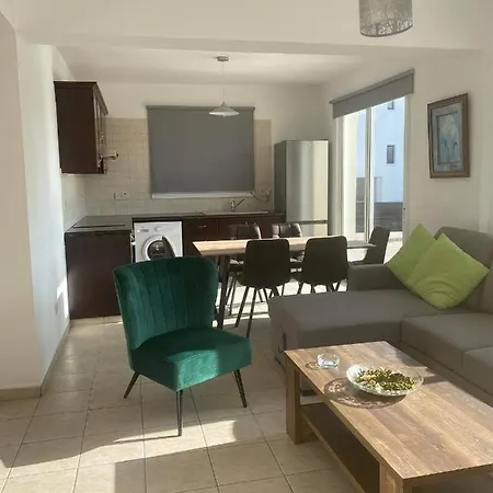 Cosy Apartment In Kato Paphos With Pool Access Exterior photo