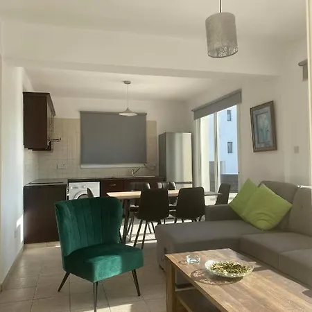 Cosy Apartment In Kato Paphos With Pool Access Exterior photo