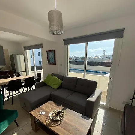 Cosy Apartment In Kato Paphos With Pool Access Exterior photo