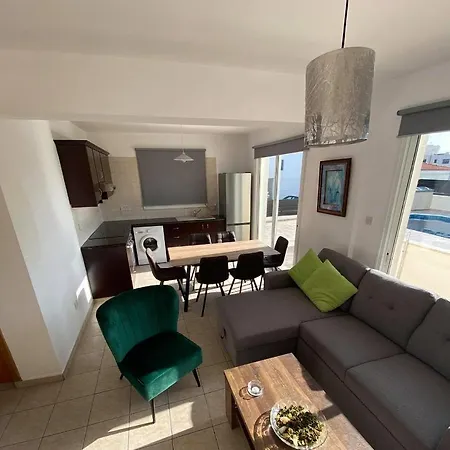 Cosy Apartment In Kato Paphos With Pool Access Exterior photo