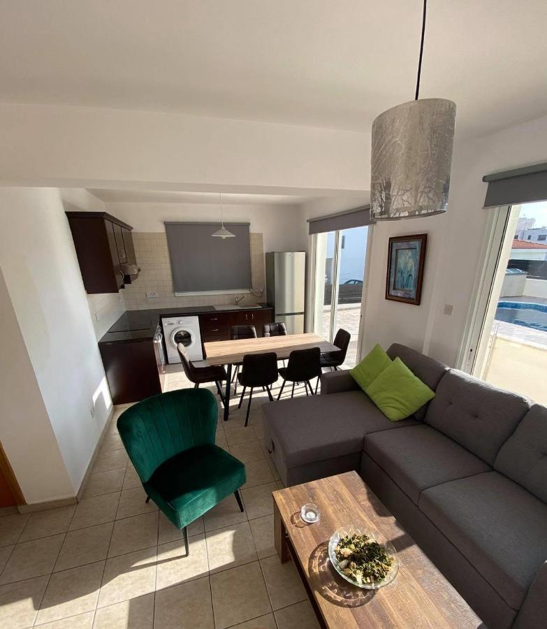 Cosy In Kato With Pool Access Appartement Paphos