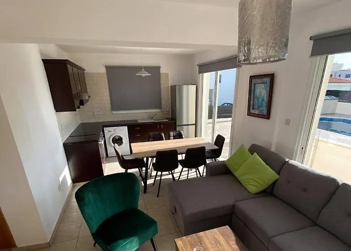 Cosy Apartment In Kato Paphos With Pool Access