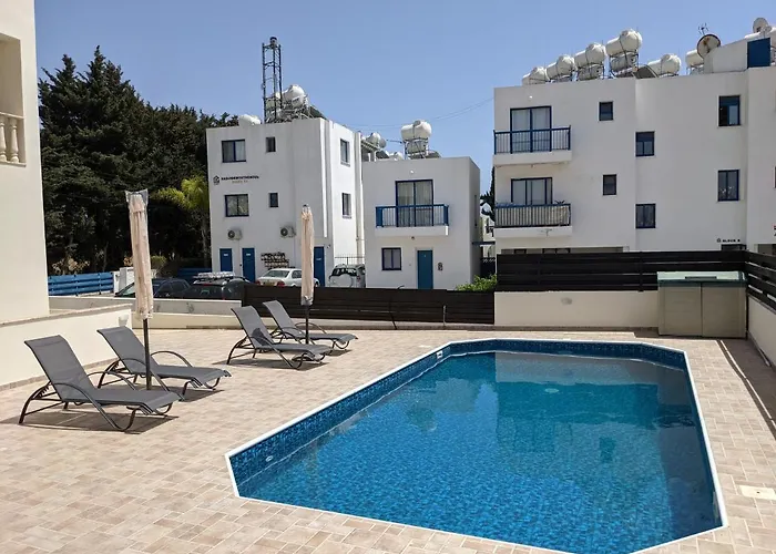 Cosy Apartment In Kato Paphos With Pool Access